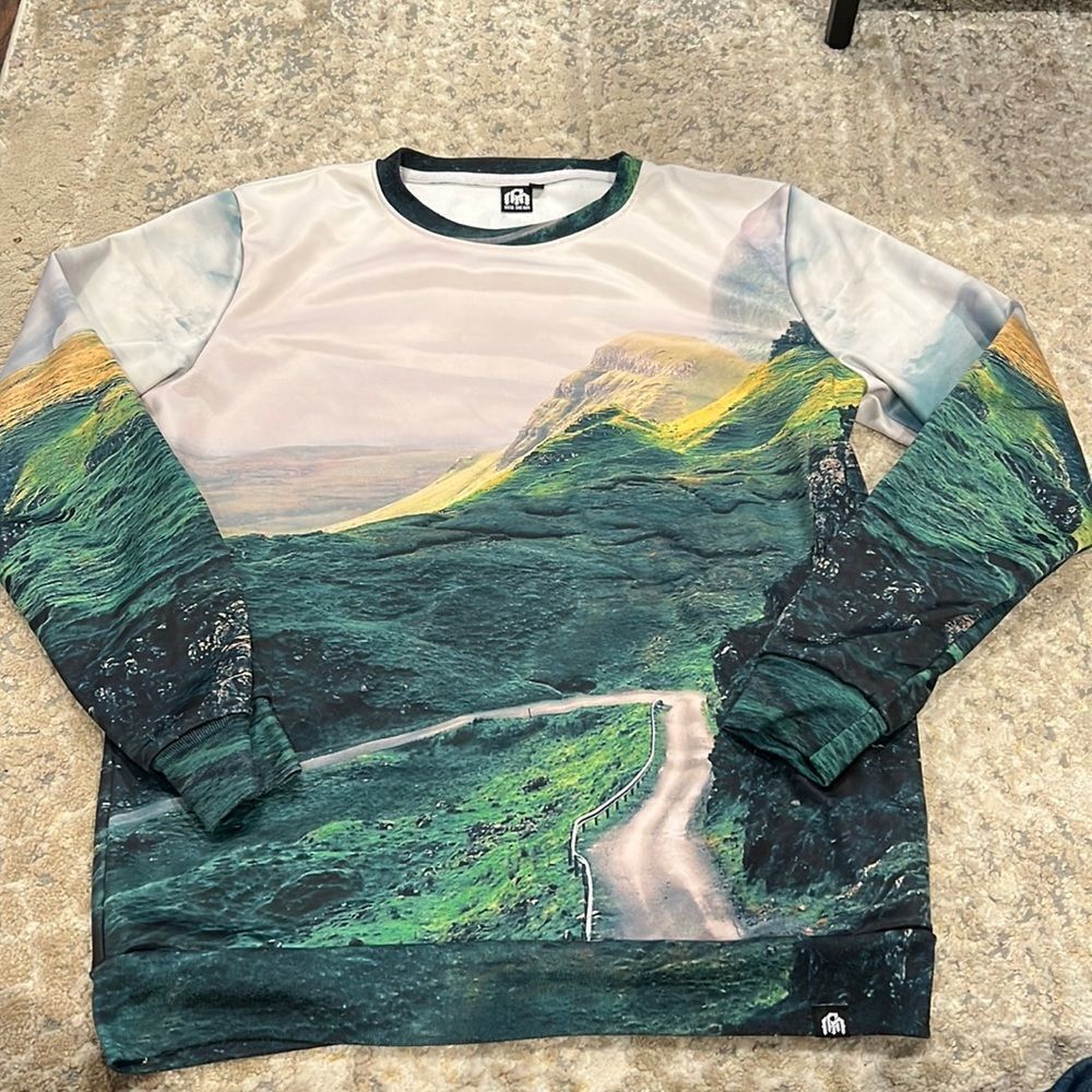 INTO THE AM fleece lined sweatshirt Nature print all over size M in EUC